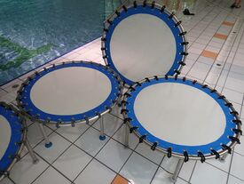 Les trampolines adaptés au milieu aquatique.