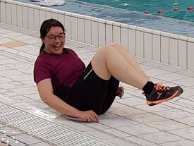 Christine assure le cours dans la bonne humeur