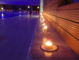 Zoom sur les bougies des soirées zen du centre aquatique